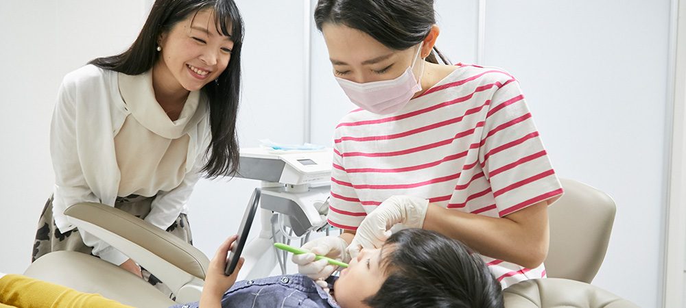 保護者が同席するお子様の治療