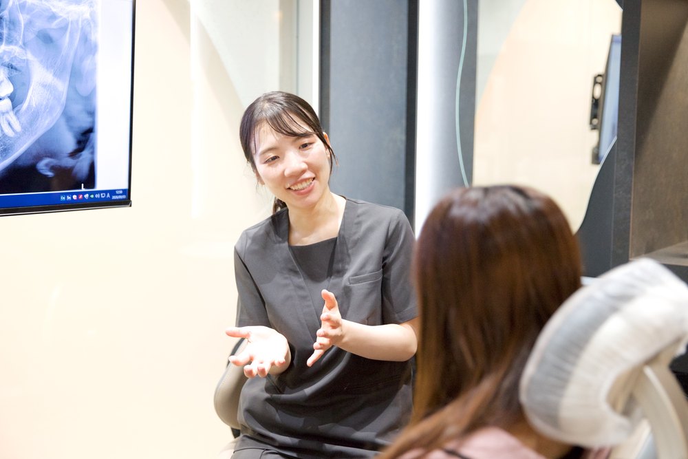 保護者と一緒に聞く治療の説明