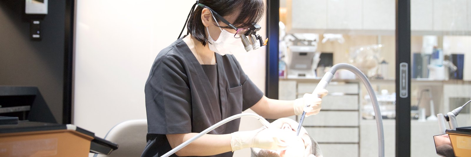 歯科医師による口腔内の診察