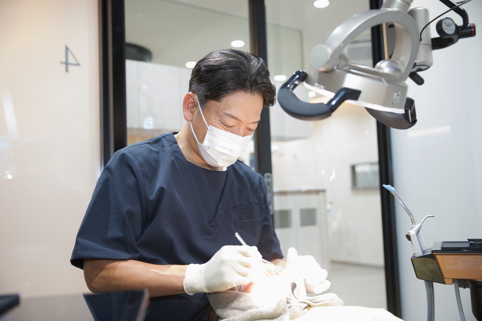 抜歯に使用する歯科器具